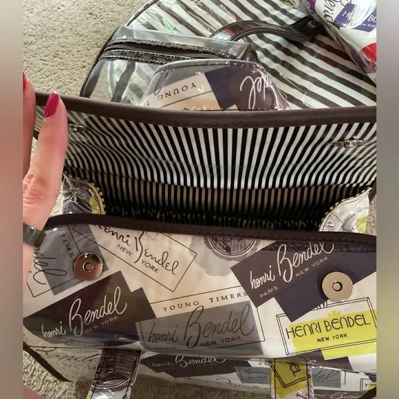 Henri Bendel RARE round XL travel cosmetic case bundle - Picture 9 of 13